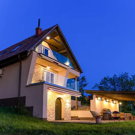 Semesterbostad Kicikla Fire & Wine *